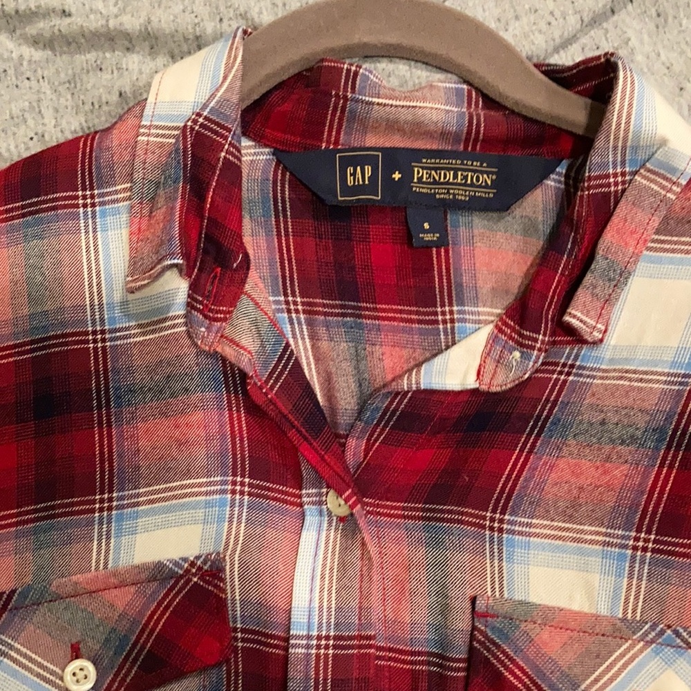 Gap woman’s flannel button down